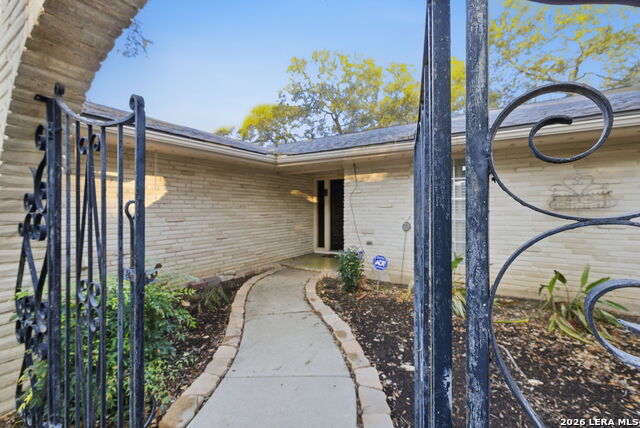 103 Castleoaks Property Photo 4