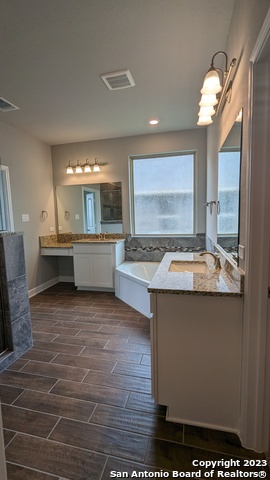 530 Singing Crk Property Photo 6