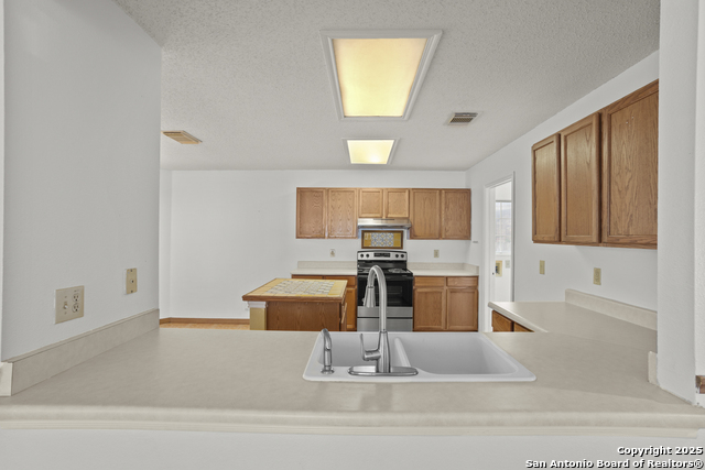 10138 Sandbrook Hill Property Photo 13