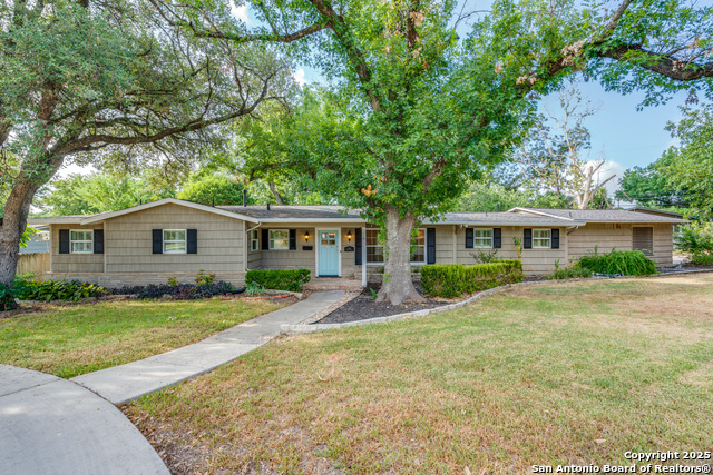 100 Seford Dr Property Photo 1