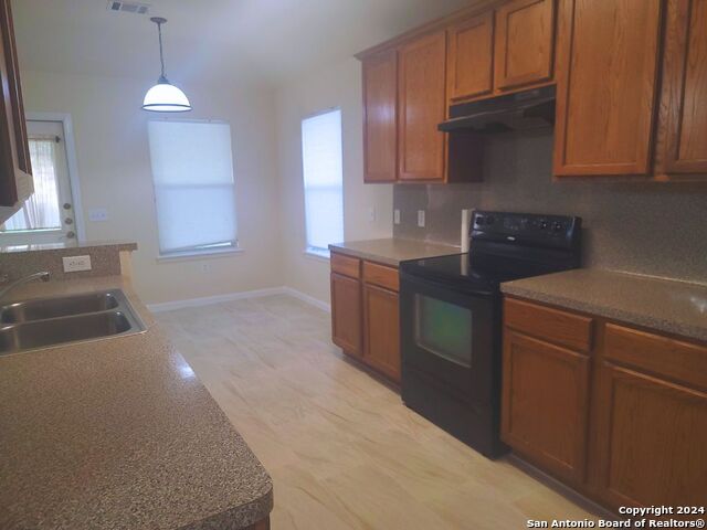 12610 Course View Dr Property Photo 7