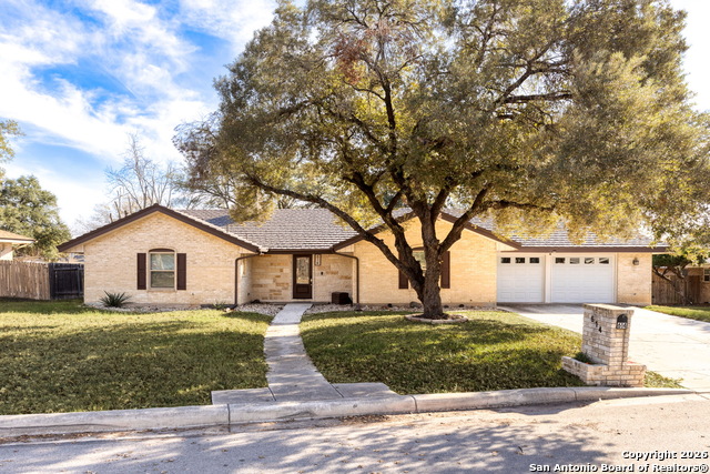614 Moorside Dr Property Photo 1