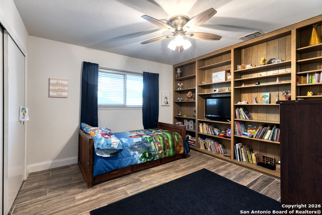 614 Moorside Dr Property Photo 17