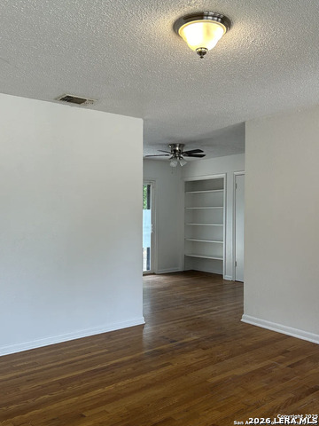 355 Cresham Property Photo 2
