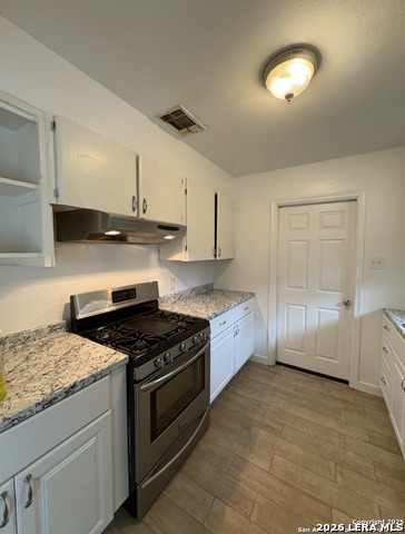 355 Cresham Property Photo 3