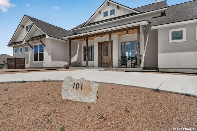 101 Alf Hunter Property Photo 1