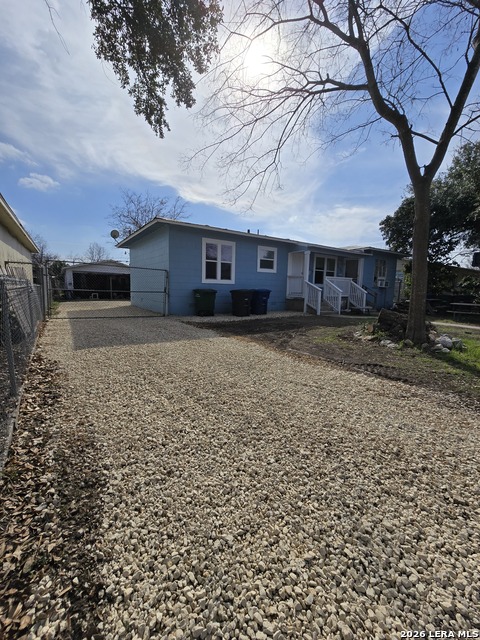 1124 Fenfield Property Photo 2