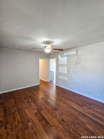 1124 Fenfield Property Photo 5