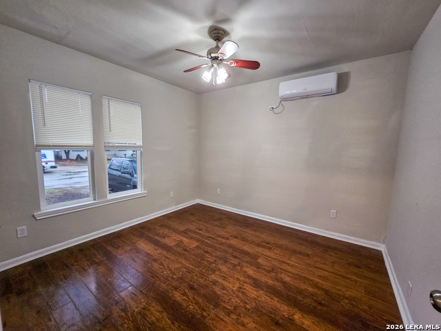 1124 Fenfield Property Photo 7