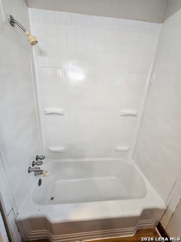 1124 Fenfield Property Photo 8