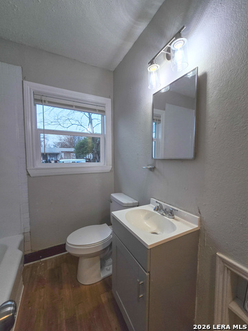 1124 Fenfield Property Photo 9