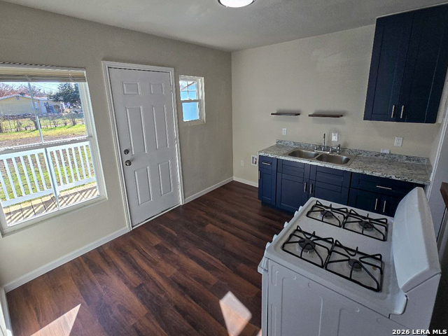 1124 Fenfield Property Photo 10