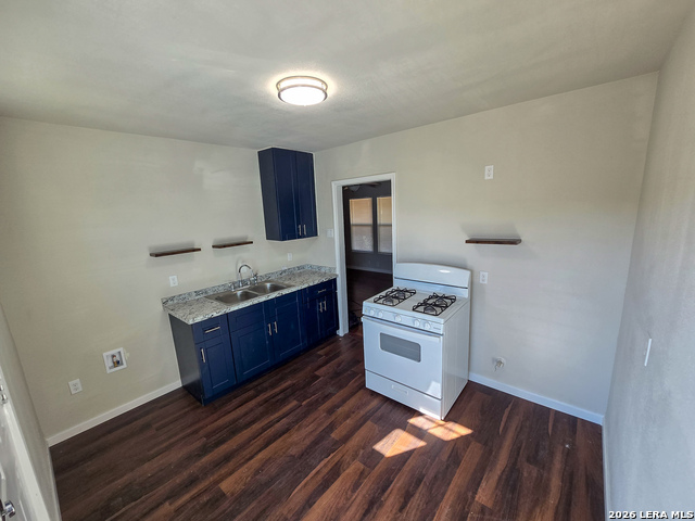 1124 Fenfield Property Photo 11
