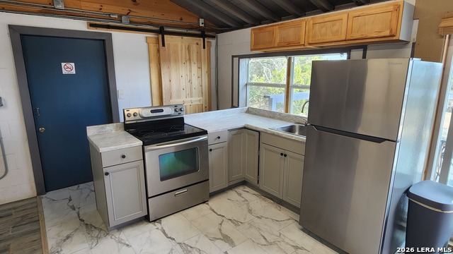 560 Mountain Dr Property Photo 10
