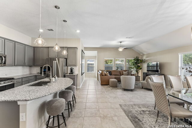 8512 Regusci Grv Property Photo 7