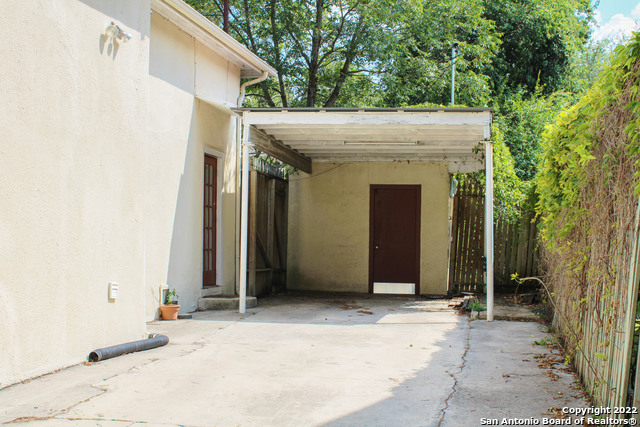 112 Cloverleaf Ave Property Photo 38