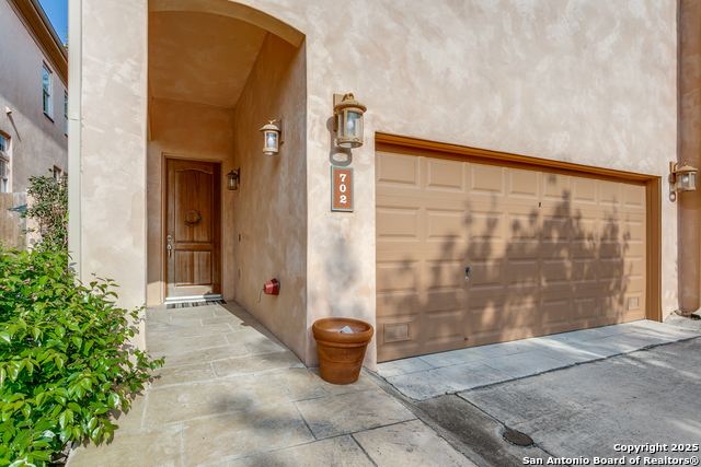 7897 Broadway Property Photo 3