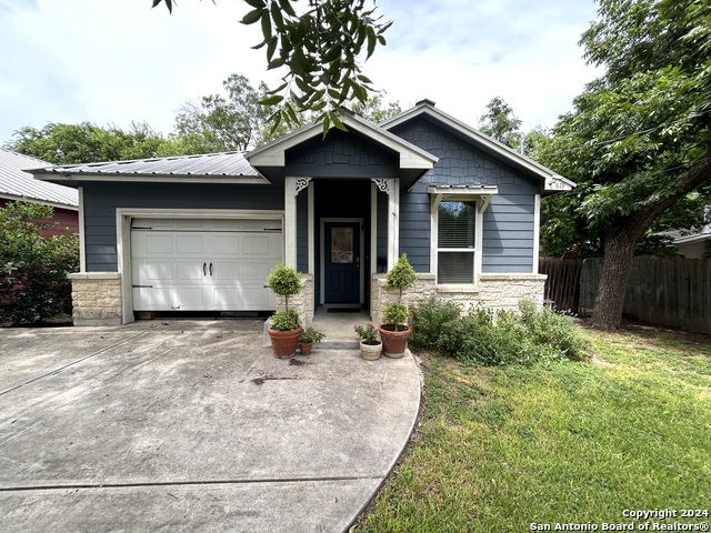 619 LINDHEIMER ST Property Photo 1