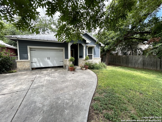 619 Lindheimer St Property Photo 2
