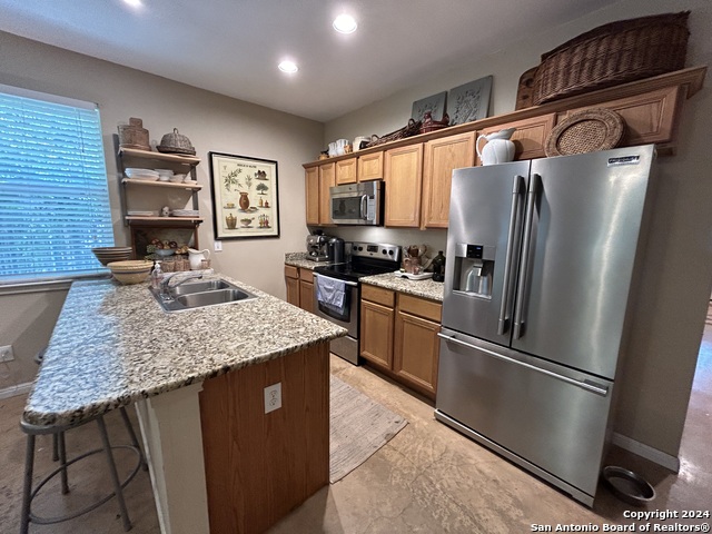 619 Lindheimer St Property Photo 4