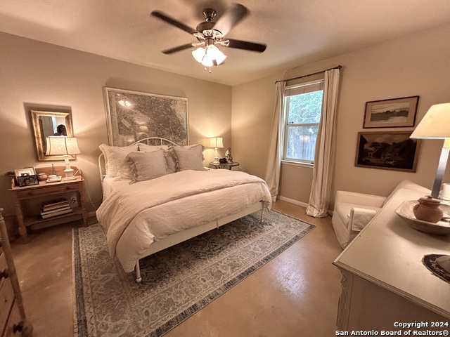 619 Lindheimer St Property Photo 8