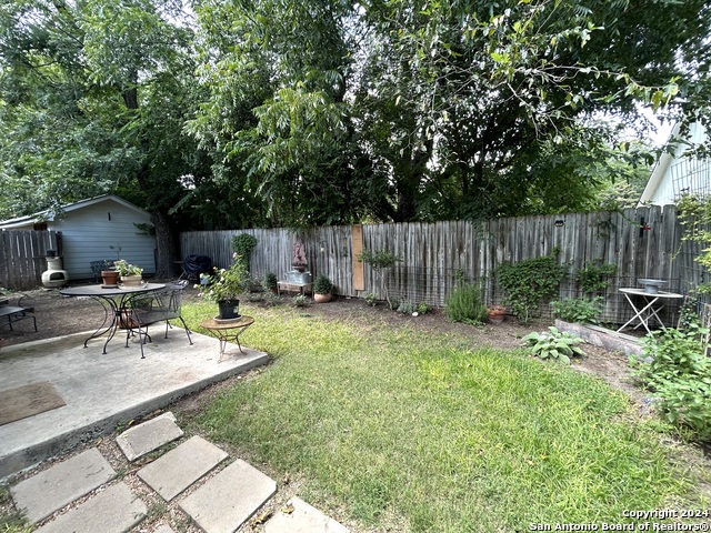 619 Lindheimer St Property Photo 17
