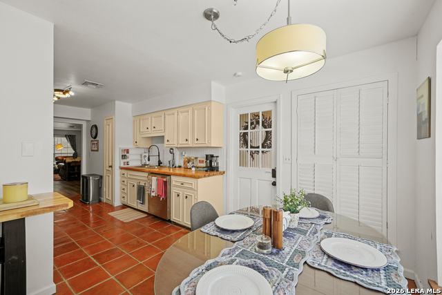 7926 Broadway Property Photo 1