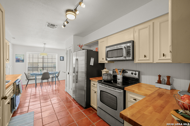 7926 Broadway Property Photo 5