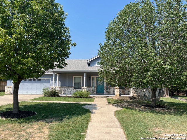 1835 White Tail Ln Property Photo 2