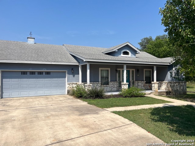 1835 White Tail Ln Property Photo 3