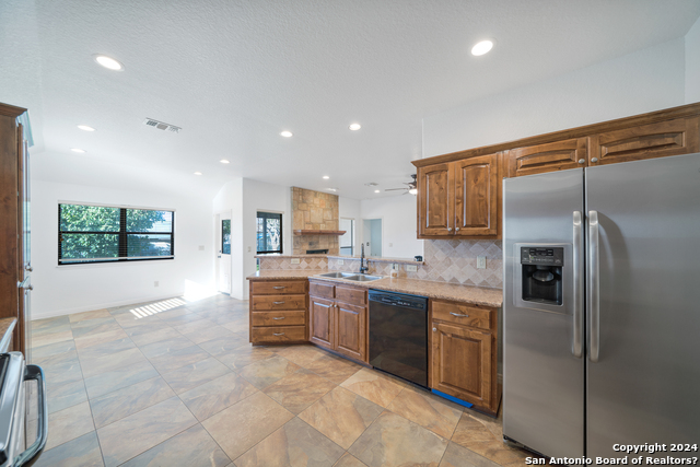 1634 Sunblossom Cir Property Photo 13