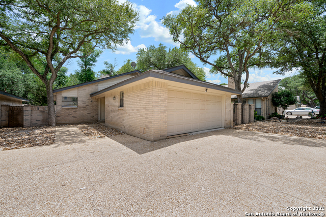 118 Golden Way Property Photo 3