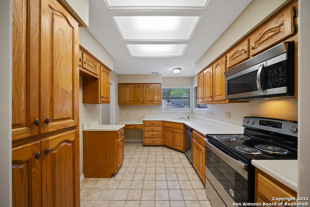 118 Golden Way Property Photo 10