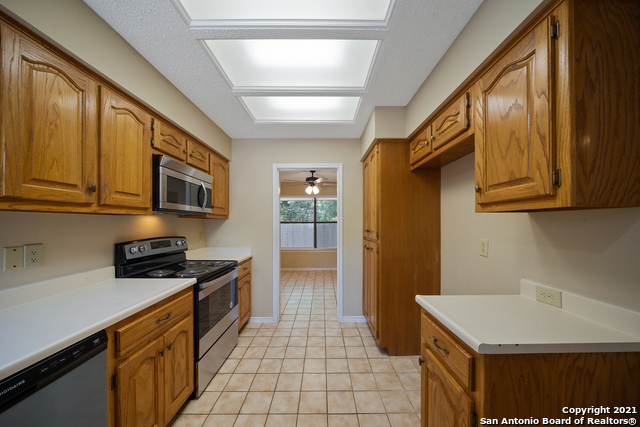 118 Golden Way Property Photo 12