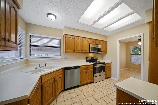 118 Golden Way Property Photo 13