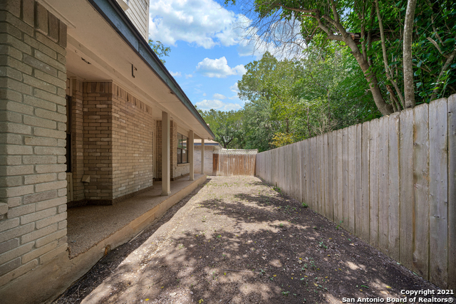 118 Golden Way Property Photo 30