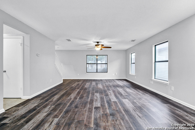 9715 Kashmir Dr Property Photo 3