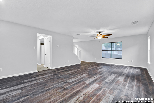 9715 Kashmir Dr Property Photo 4