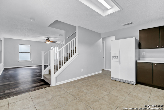 9715 Kashmir Dr Property Photo 8