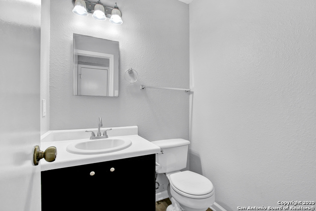 9715 Kashmir Dr Property Photo 9