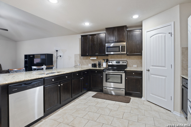 1735 Emerald Edge Property Photo 5