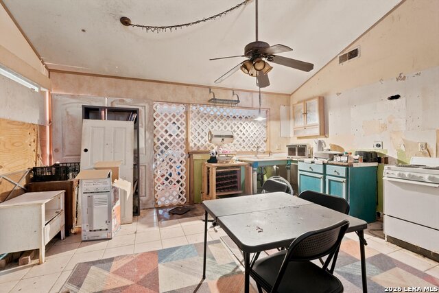 5675 Castle Glade Property Photo 5