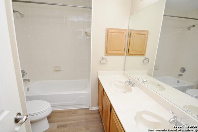 1011 Hedgestone Dr Property Photo 15
