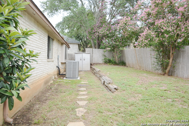 1011 Hedgestone Dr Property Photo 18