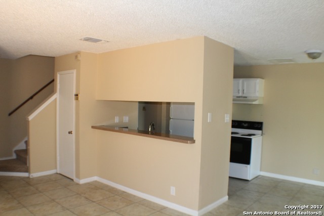 5216 Meadow Fld Property Photo 4