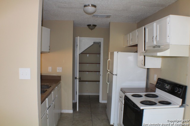 5216 Meadow Fld Property Photo 5