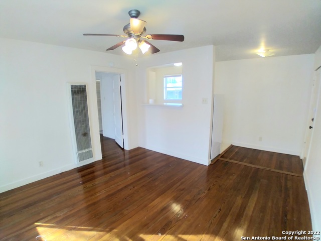 215 W Magnolia Ave Property Photo 1