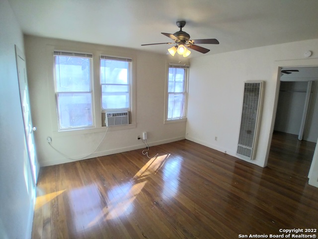 215 W Magnolia Ave Property Photo 2