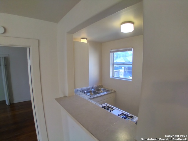 215 W Magnolia Ave Property Photo 4