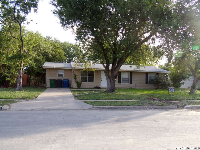 5819 Castle Lk Property Photo 2
